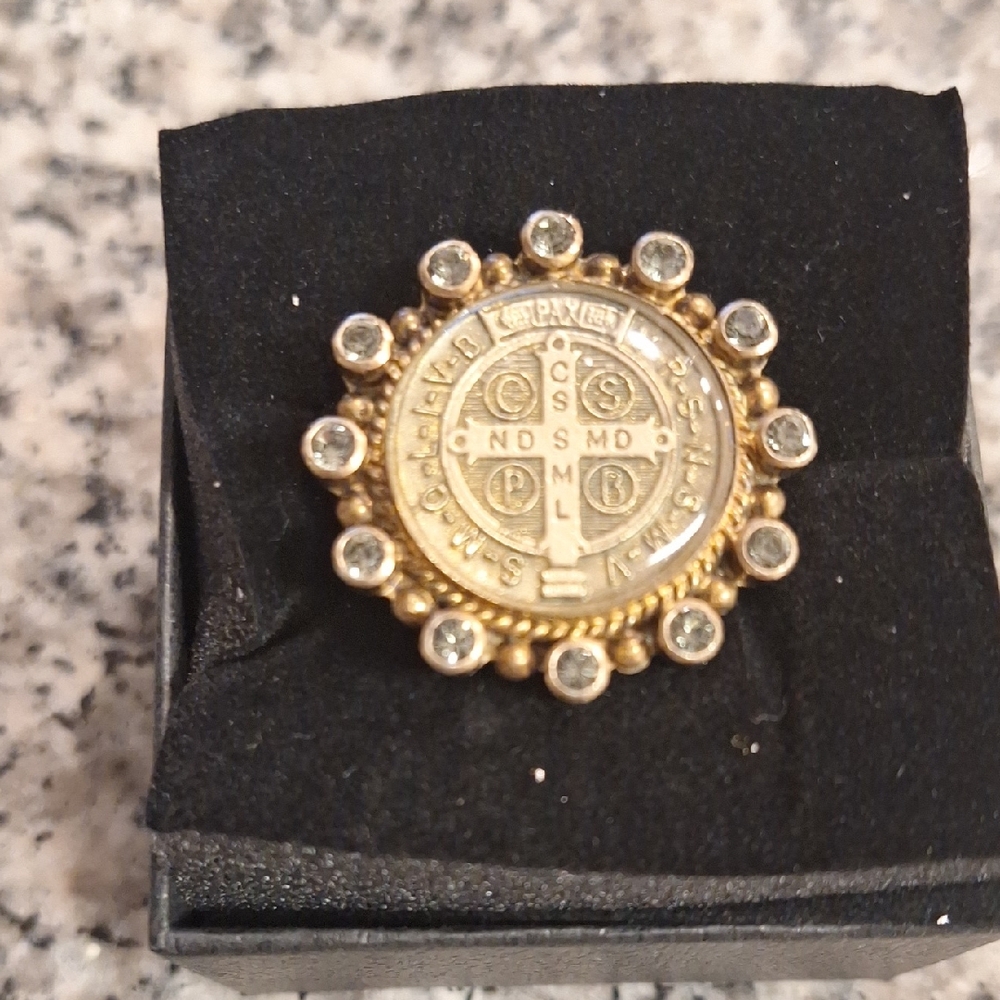 Elegant Gold and Silver Women's Ring Size 6.5/7